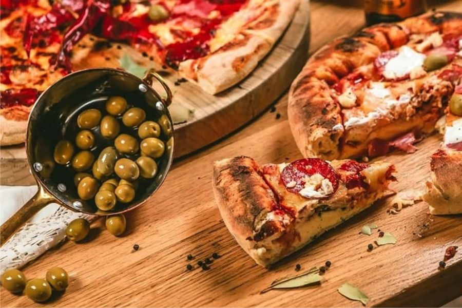 Zanimljivosti o pizzi koje niste znali: Gdje je nastala prva pizza, kad je postala popularna i koja je najomiljenija?